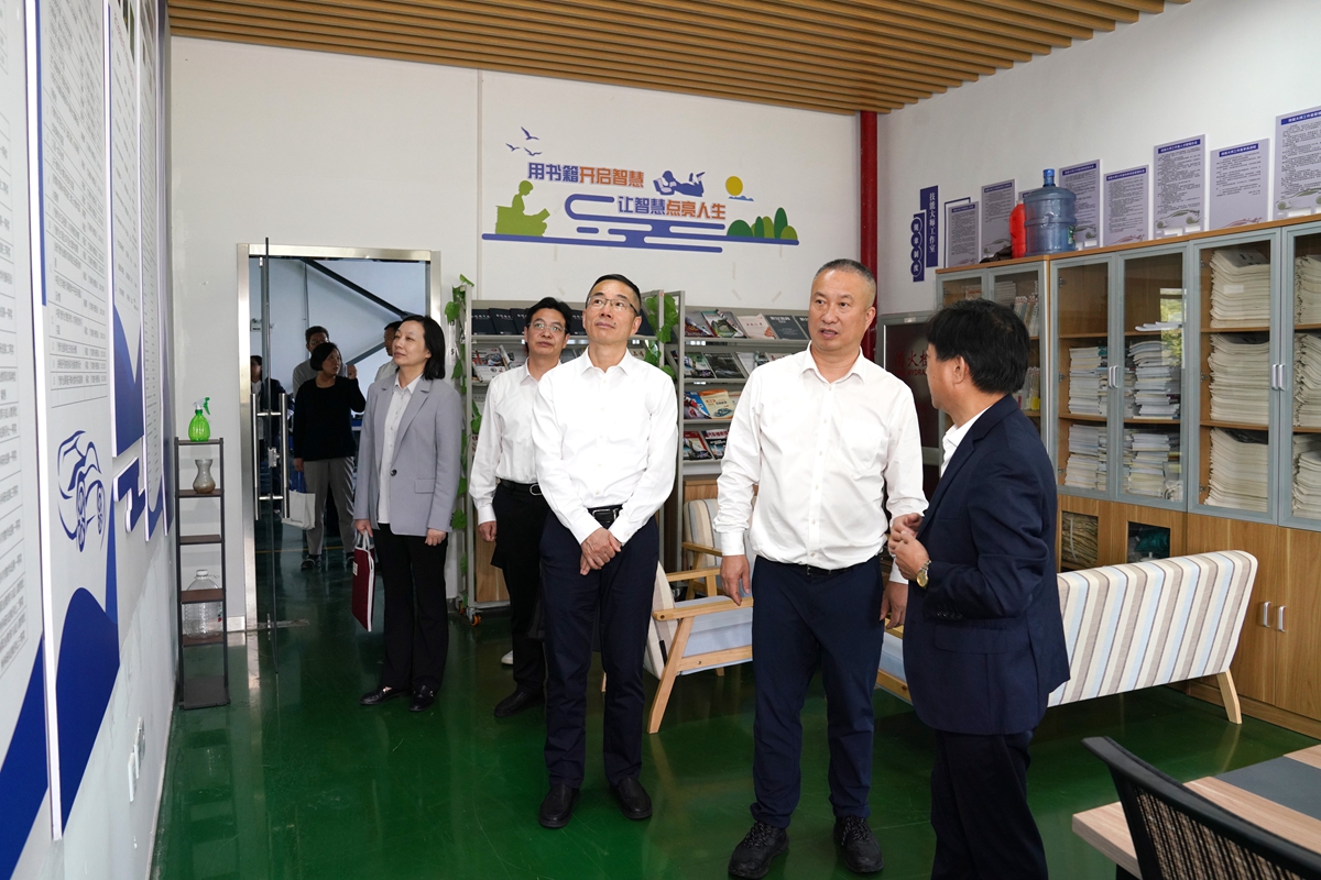20241009市國(guó)資委黨委書記、主任陳文榮調(diào)研嘉興市交通學(xué)校，右起吳曉斌、陳文榮、柏衛(wèi)東、朱建華、李利（李阿梅 攝）.jpg