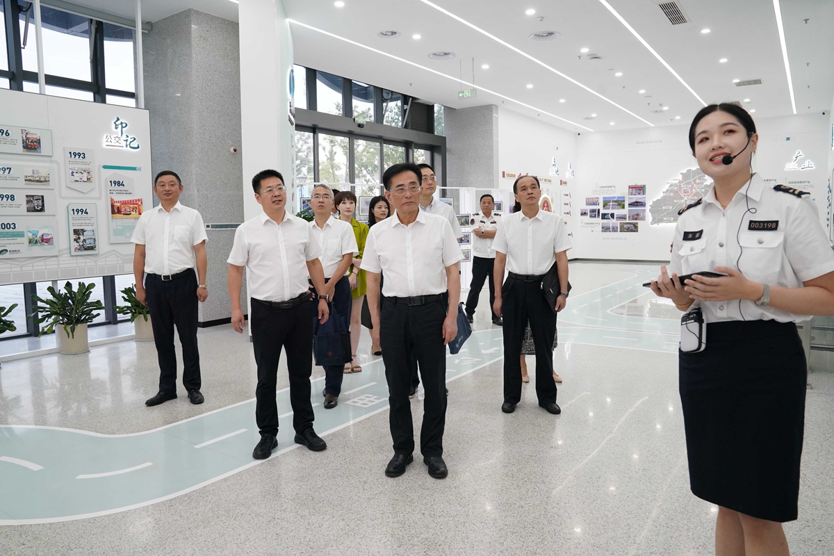 2024.9.11-1何宇?。ㄗ蠖?、薛佳平（左三）（水若石攝）.jpg